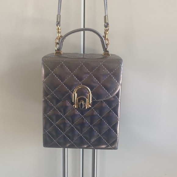 VINTAGE Walborg Quilted Box Purse - Picture 12 of 15
